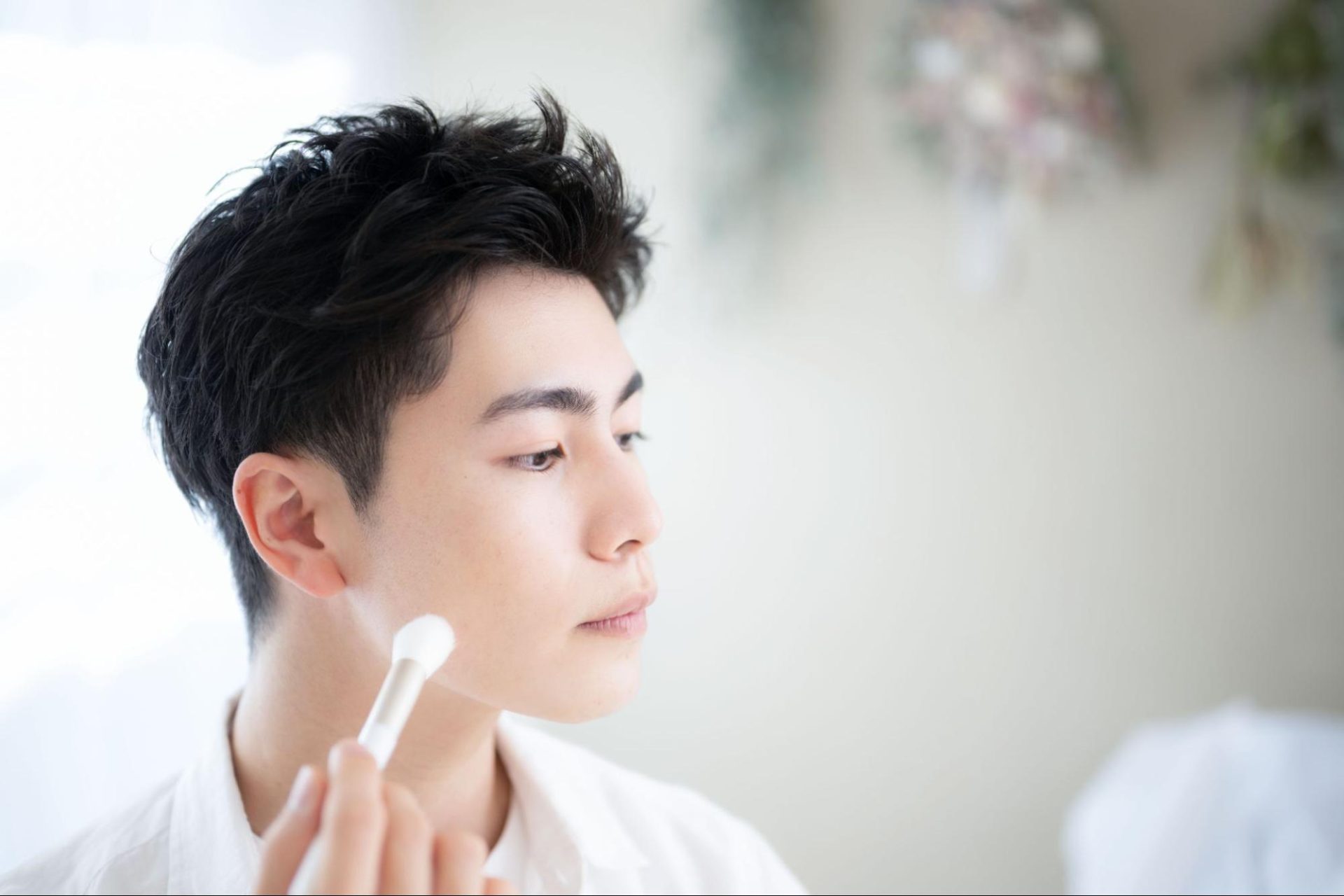 ใช้เมคอัพสร้าง jawline ผู้ชาย